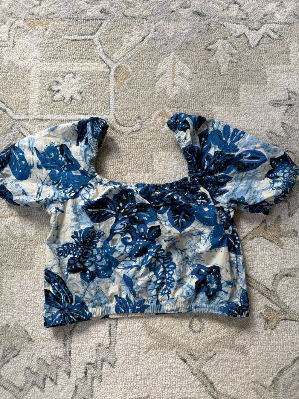 H&M White and Blue Floral Puff-Sleeve Crop Top
